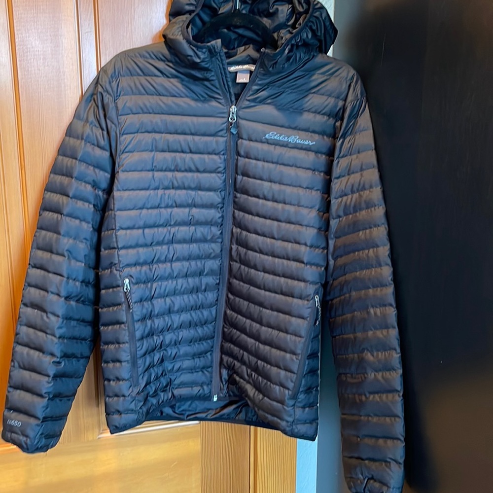 Black mens puffer with hood / never worn